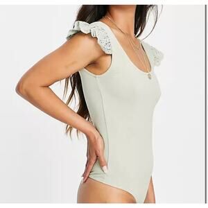 Vero Moda Broderie‎ Frill shoulder bodysuit green size Large NEW